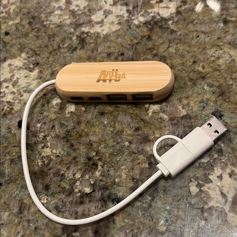 Aruba Wooden USB Hub with Cable